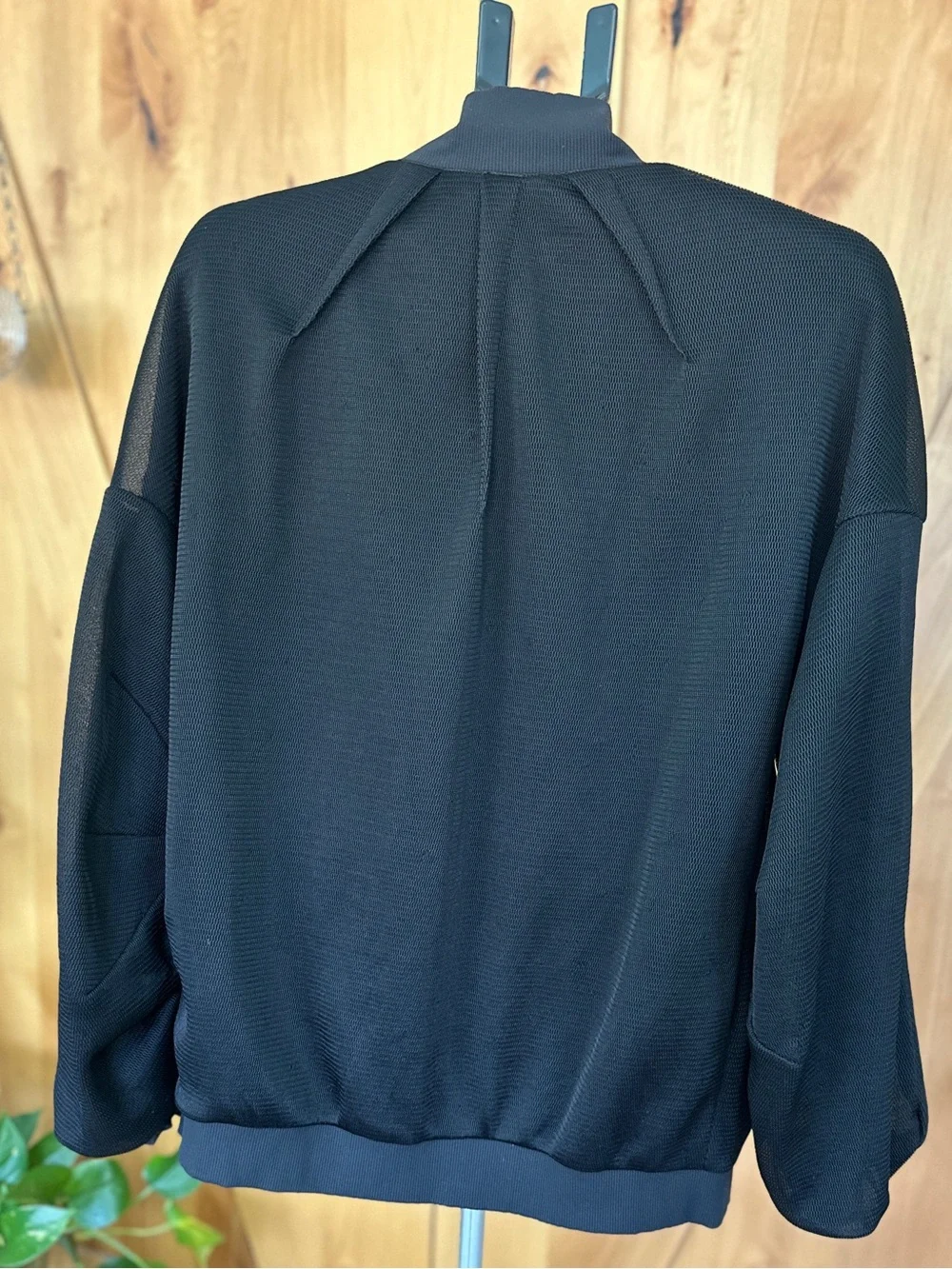 Alo Yoga Field Jacket Oversized Mesh Bomber in Black - Size XS